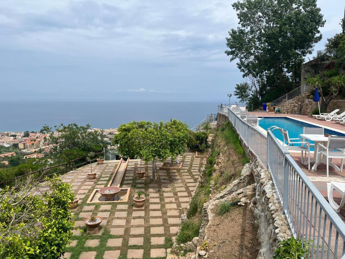 Villa Del Conte Drapia Exterior photo
